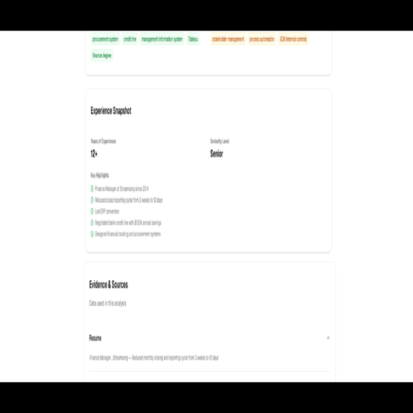 Debrev Interview step 2: AI-powered analysis dashboard showing candidate competencies, signals, and risk factors